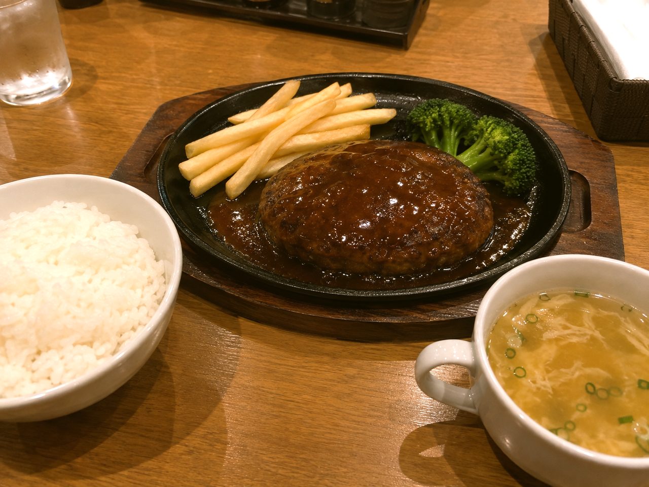 GPT-Image 2.0で生成したハンバーグ定食の画像